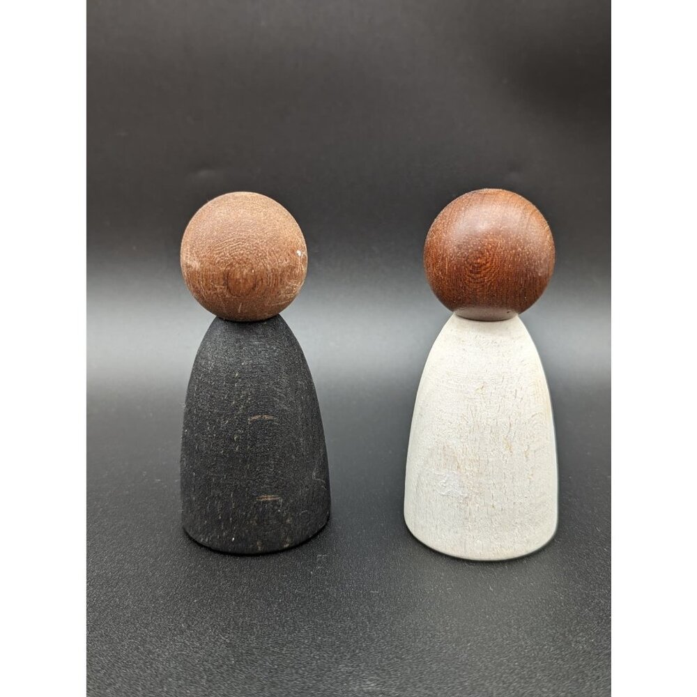 Grapat Wooden Adult Nins in Dark and Light Wood Figurines | Made in Spain